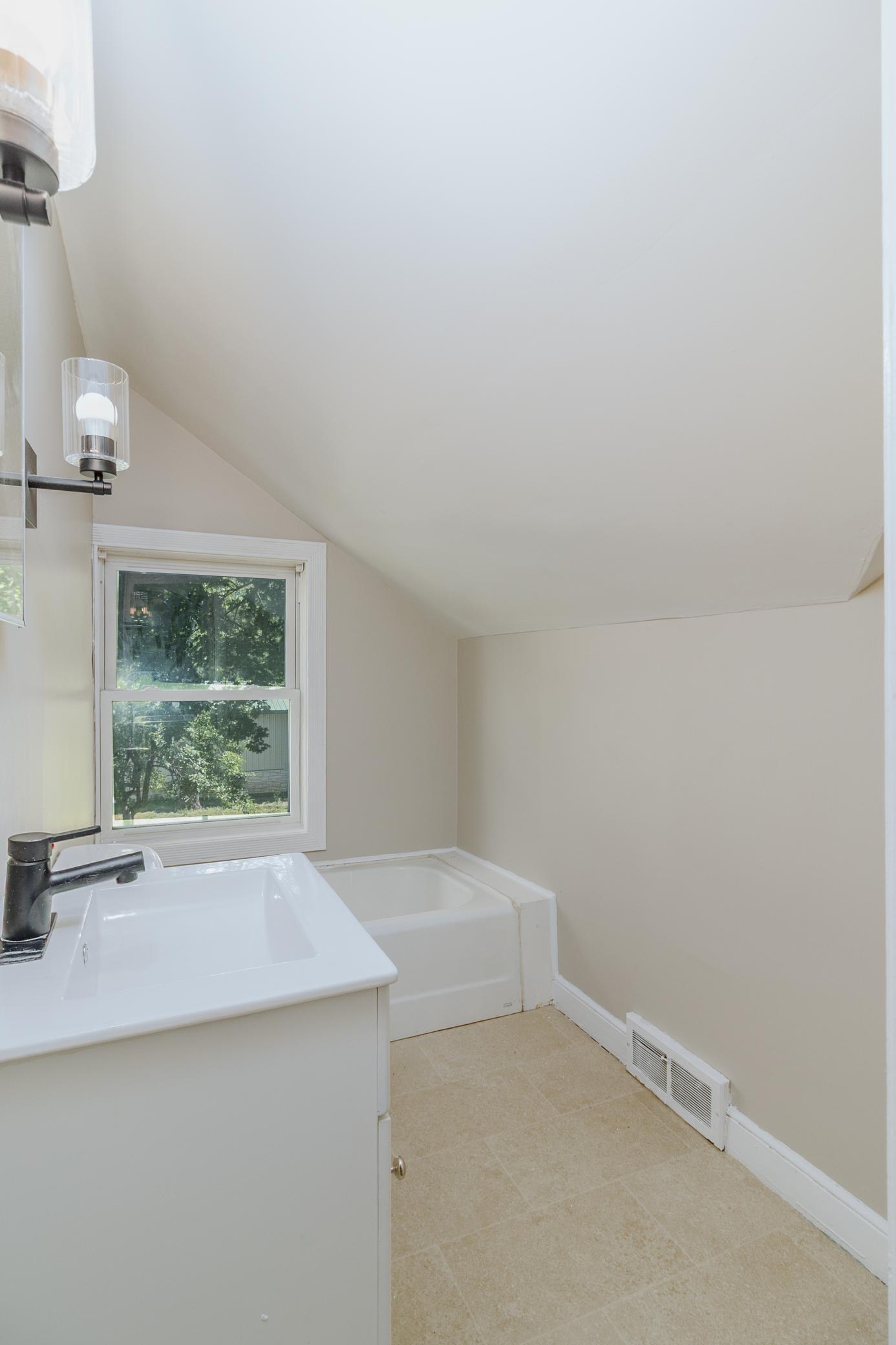Upper level full bath