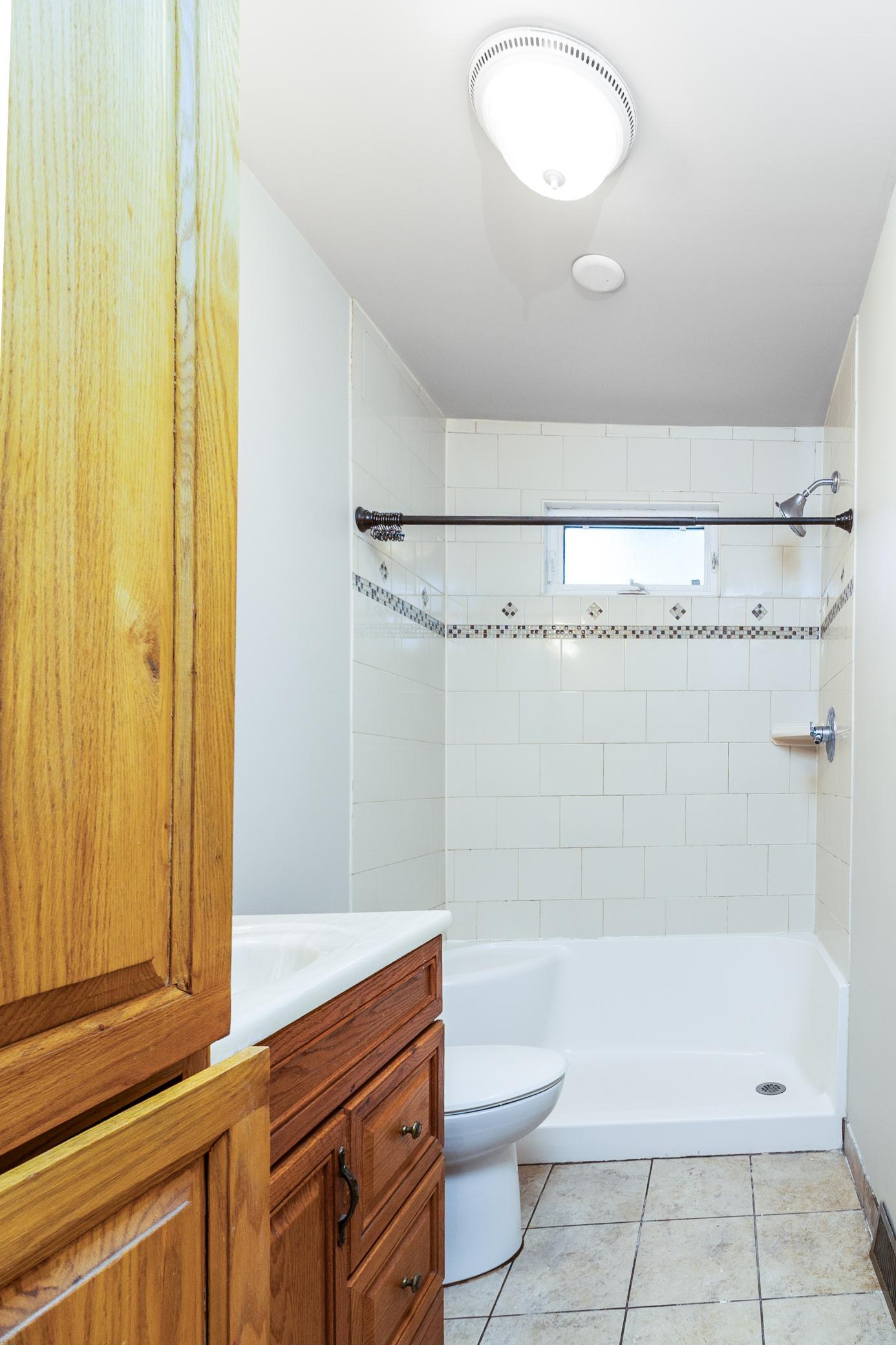 Main floor 3/4 bathroom