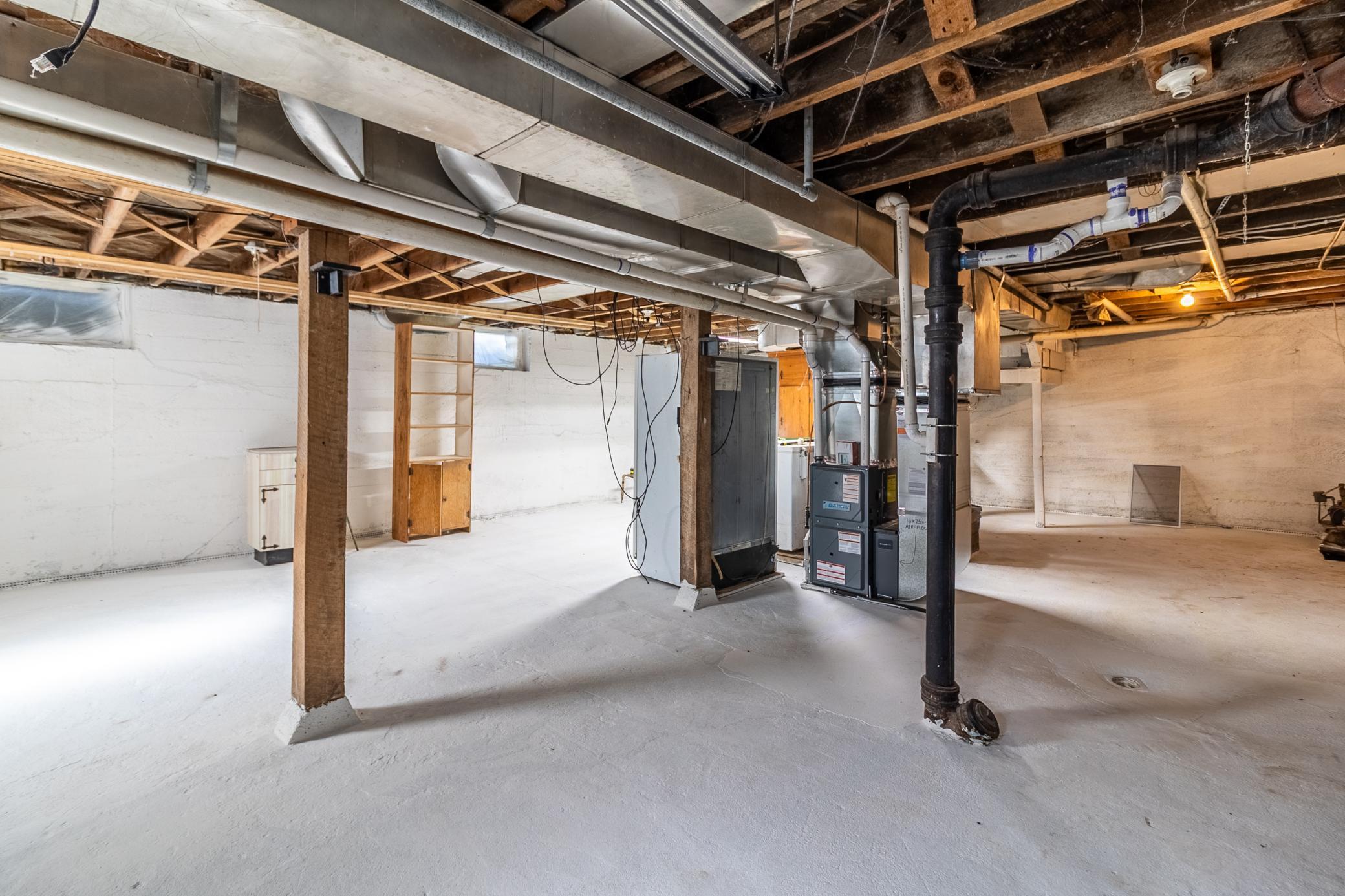 304 3rd St NW Little Falls Int - 17.jpg