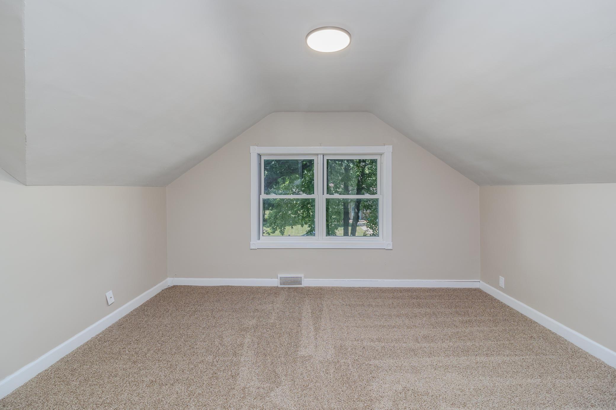 304 3rd St NW Little Falls Int - 12.jpg