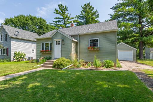 707 N Hennepin Street, Winthrop, MN 55396