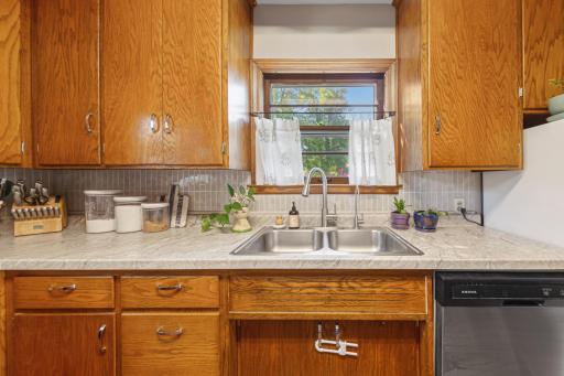 707 N Hennepin Street, Winthrop, MN 55396