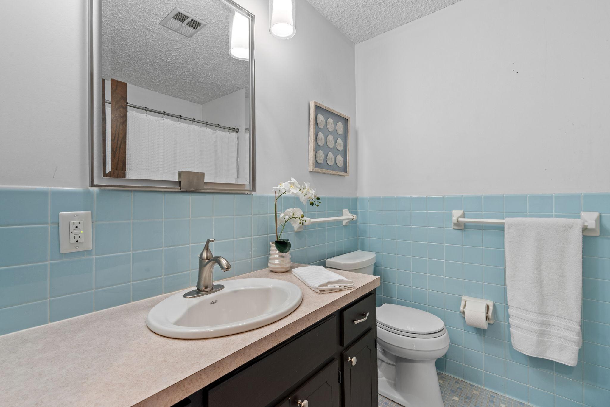 35-web-or-mls-14330 Fairway Dr-35.jpg