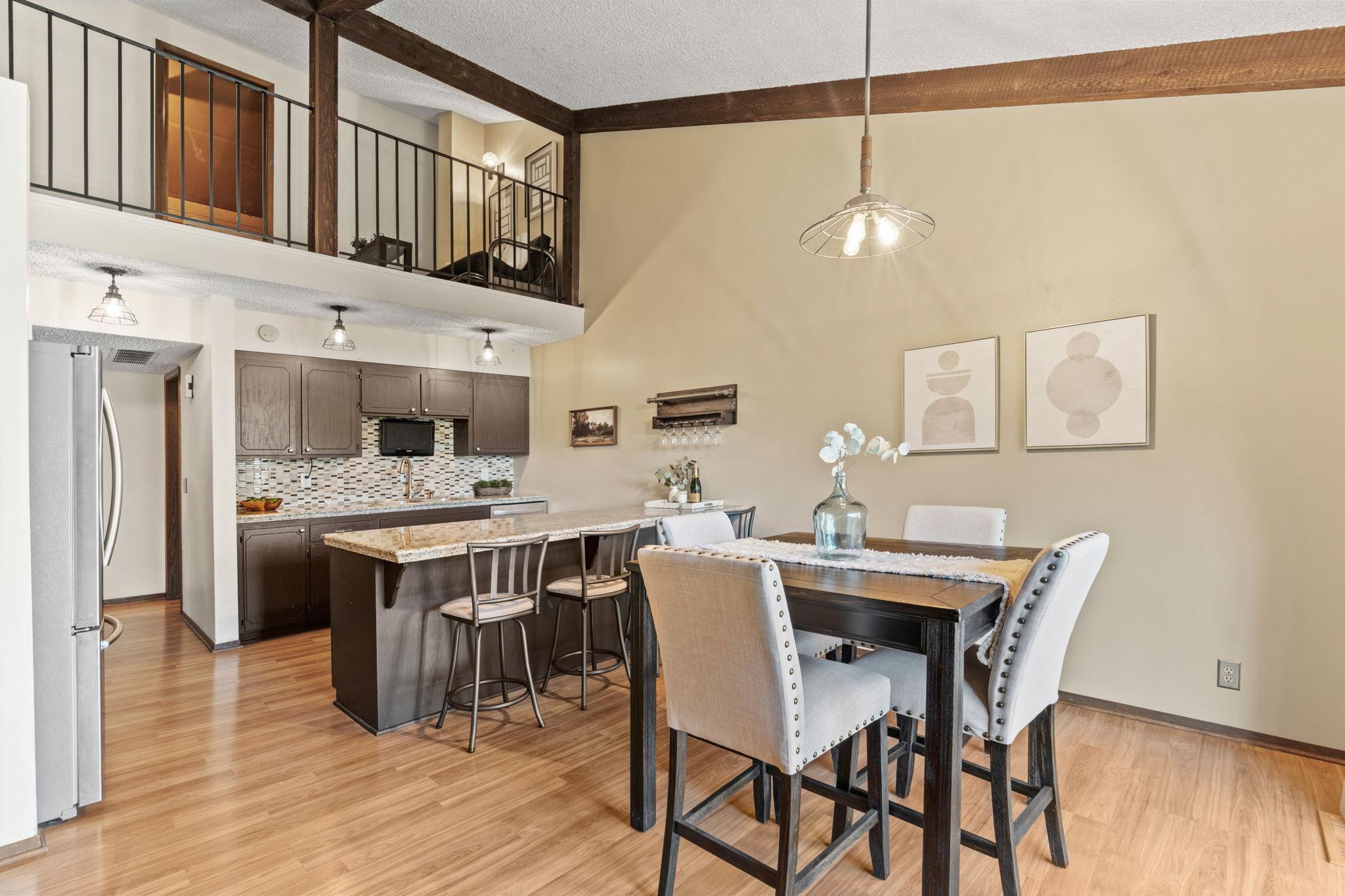 17-web-or-mls-14330 Fairway Dr-17.jpg
