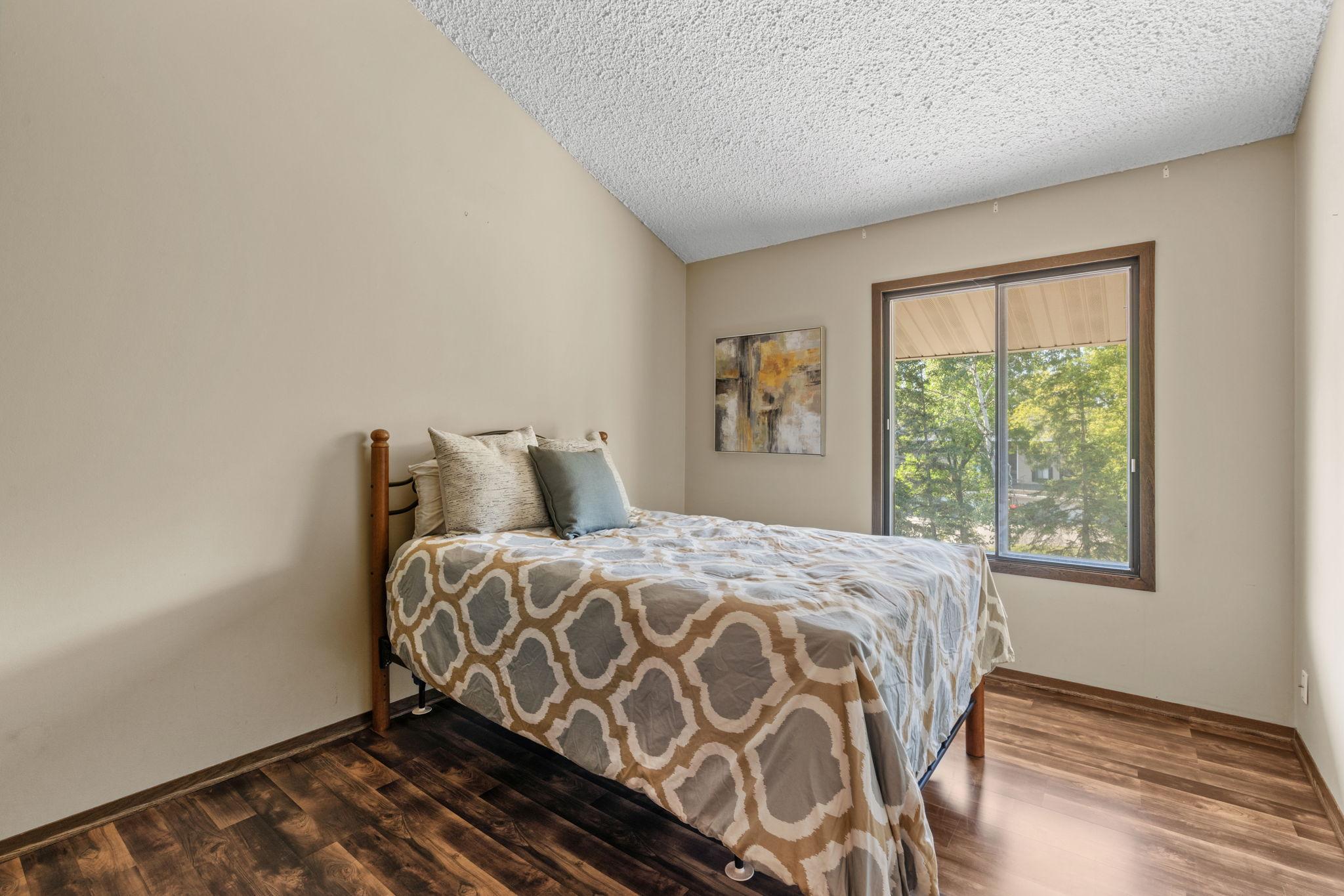 33-web-or-mls-14330 Fairway Dr-33.jpg