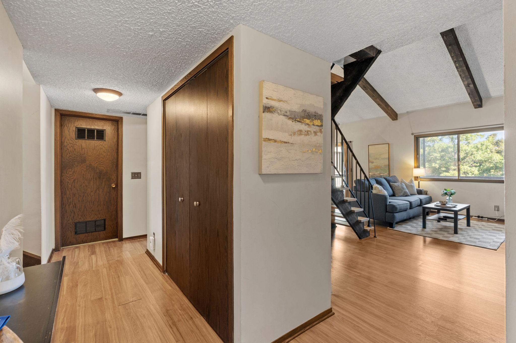 11-web-or-mls-14330 Fairway Dr-11.jpg