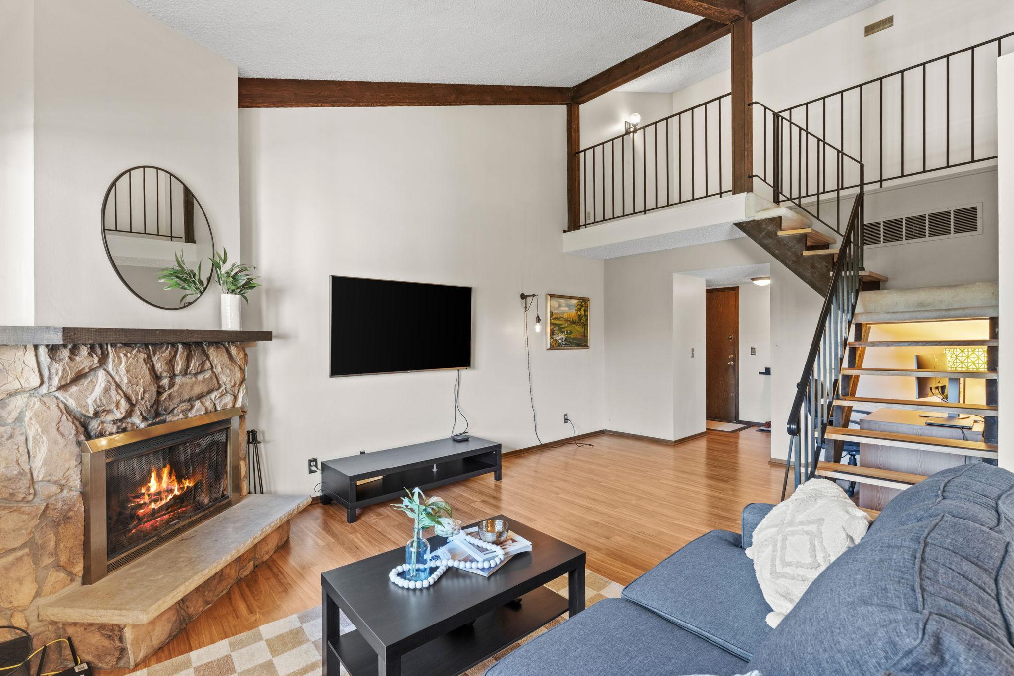16-web-or-mls-14330 Fairway Dr-16.jpg