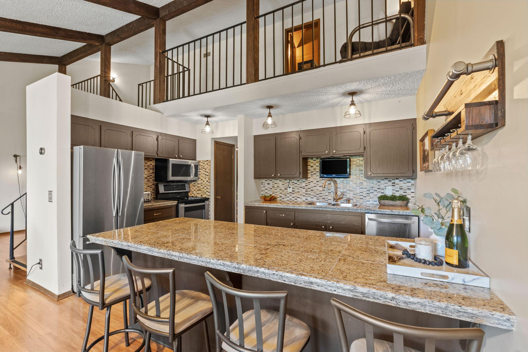20-web-or-mls-14330 Fairway Dr-20.jpg