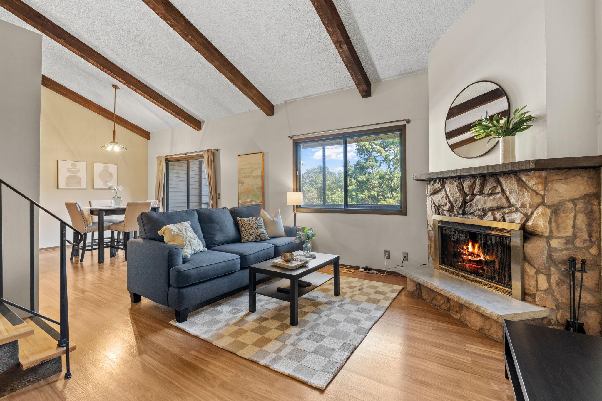 13-web-or-mls-14330 Fairway Dr-13.jpg