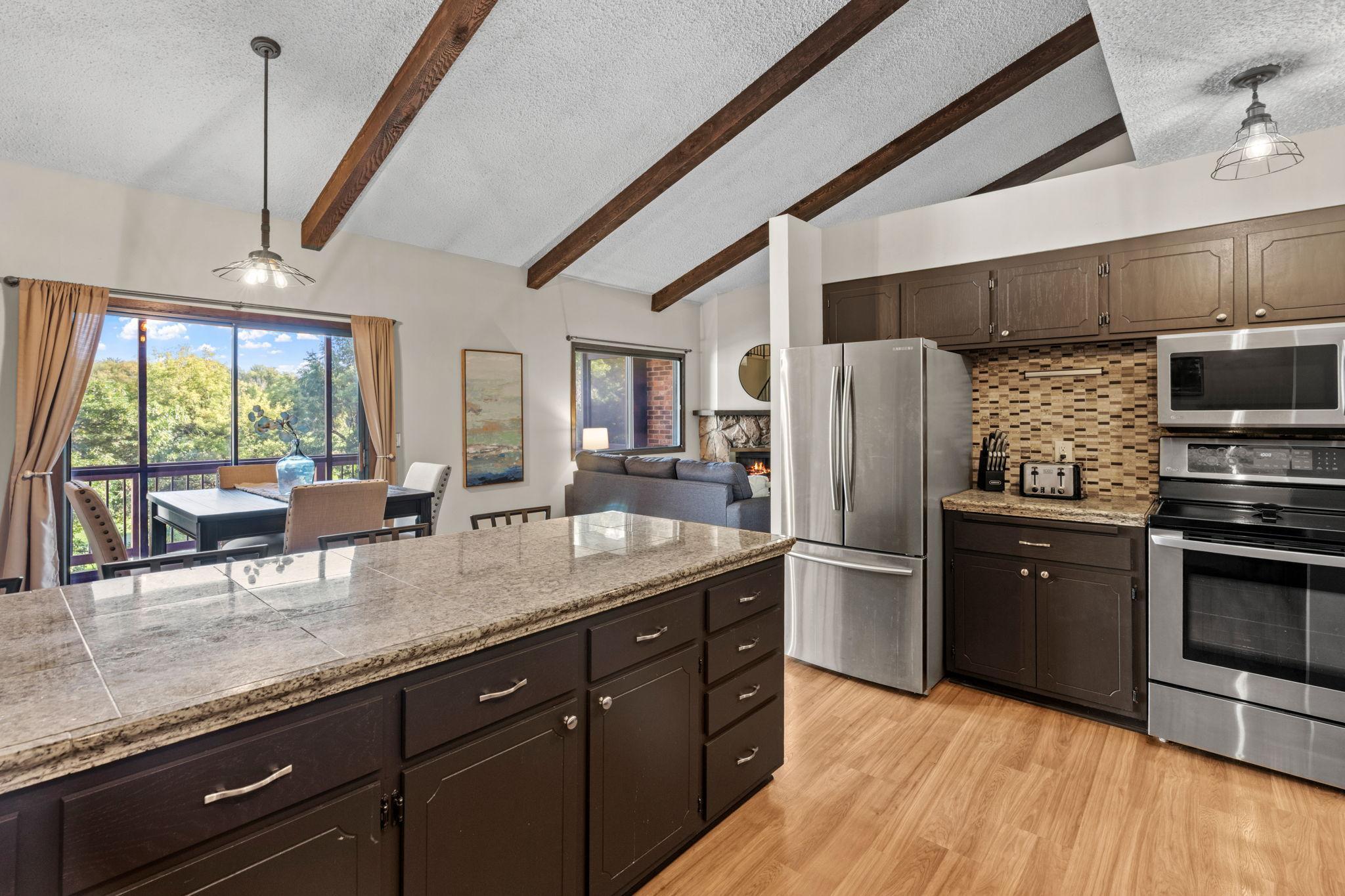 22-web-or-mls-14330 Fairway Dr-22.jpg