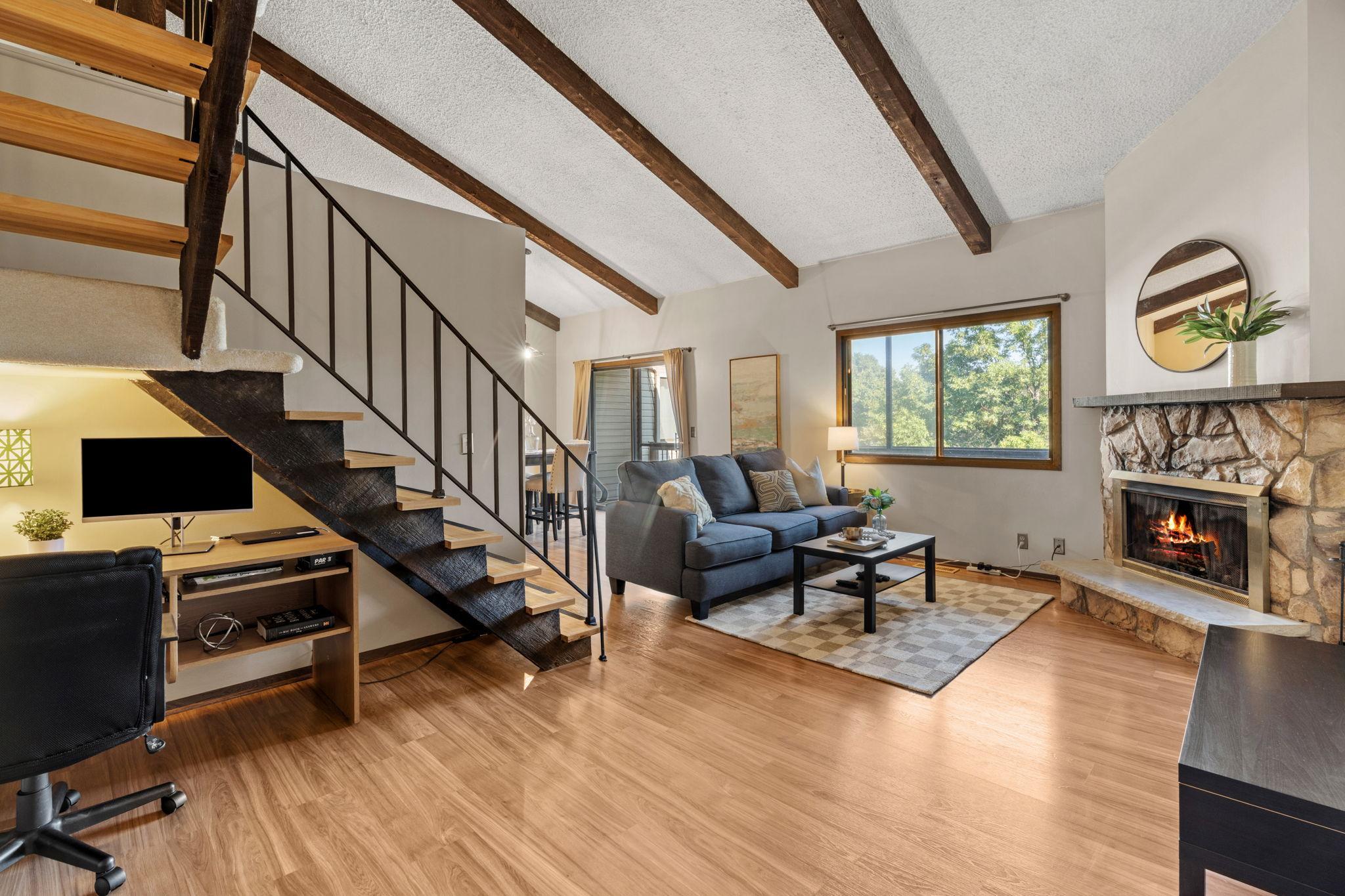 12-web-or-mls-14330 Fairway Dr-12.jpg