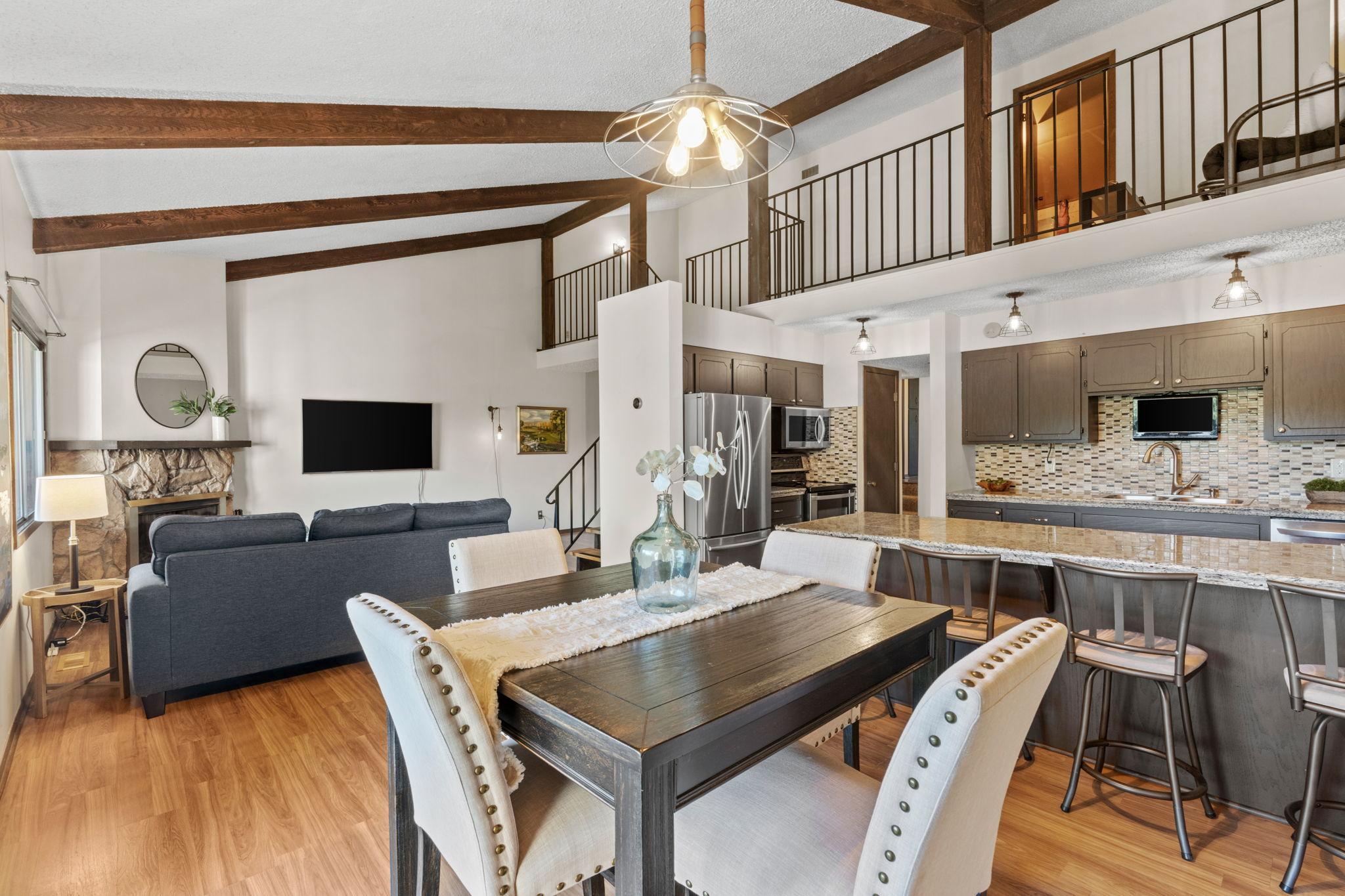 19-web-or-mls-14330 Fairway Dr-19.jpg