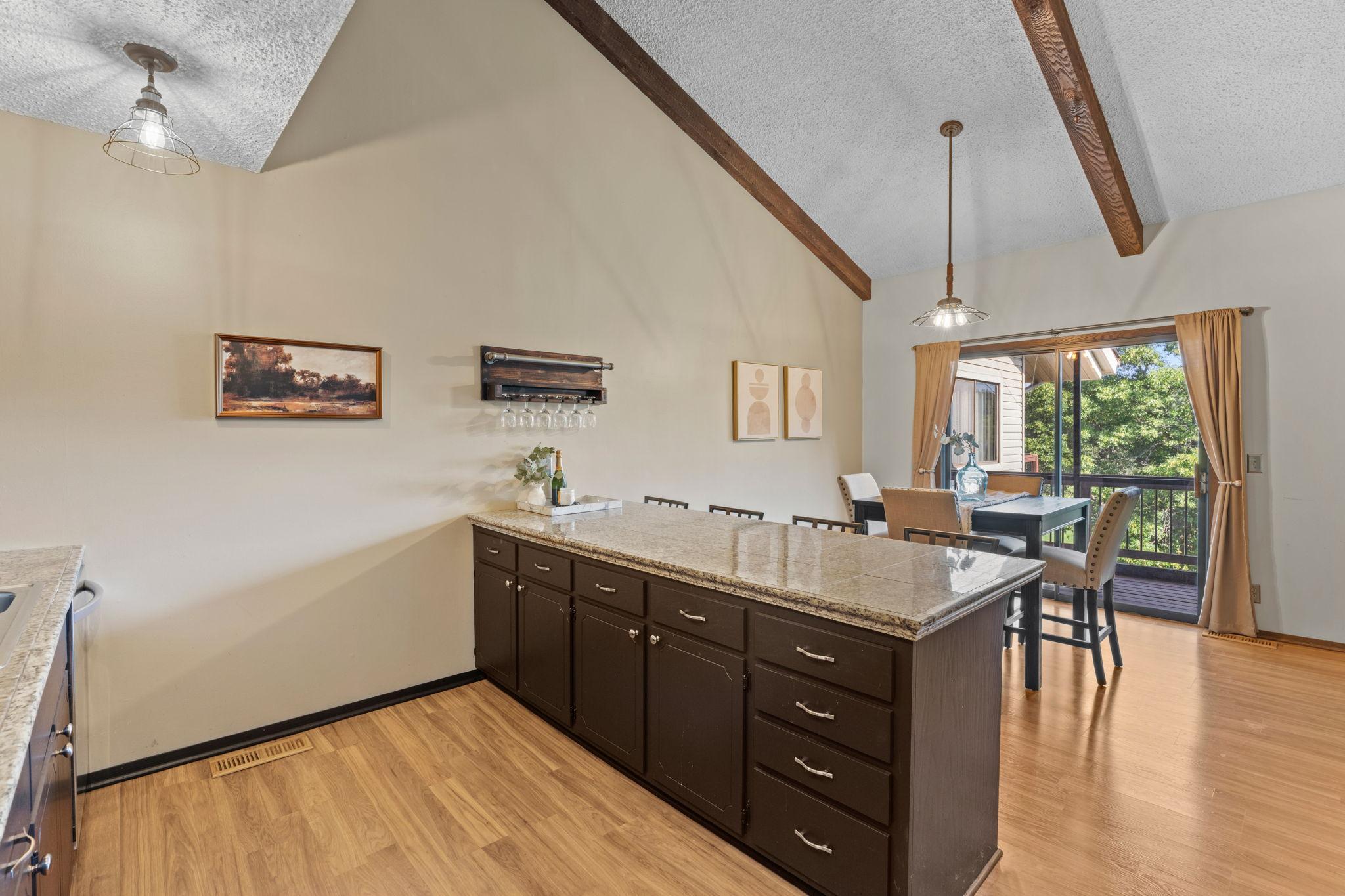 23-web-or-mls-14330 Fairway Dr-23.jpg