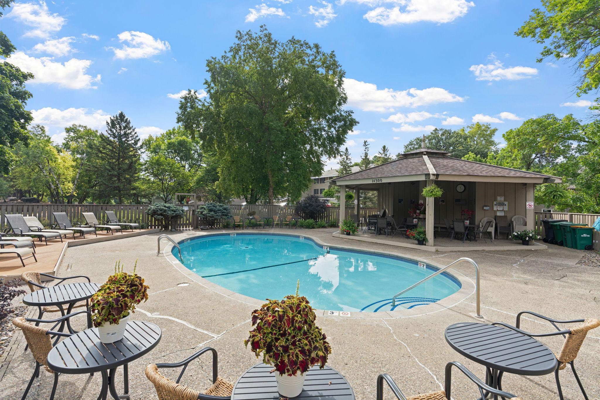 9-web-or-mls-14330 Fairway Dr-9.jpg