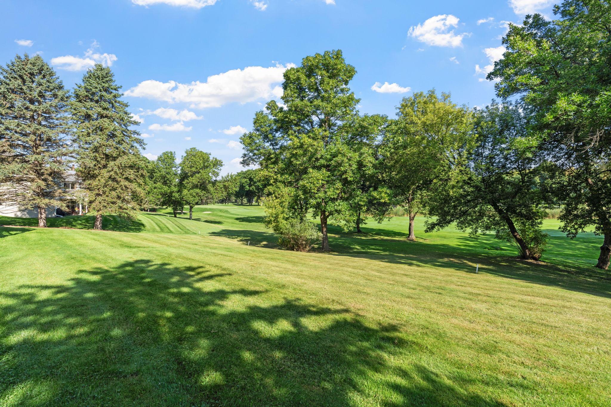7-web-or-mls-14330 Fairway Dr-7.jpg