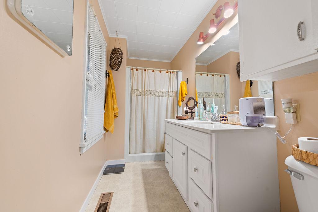 3-quarter bath ensuite.jpg