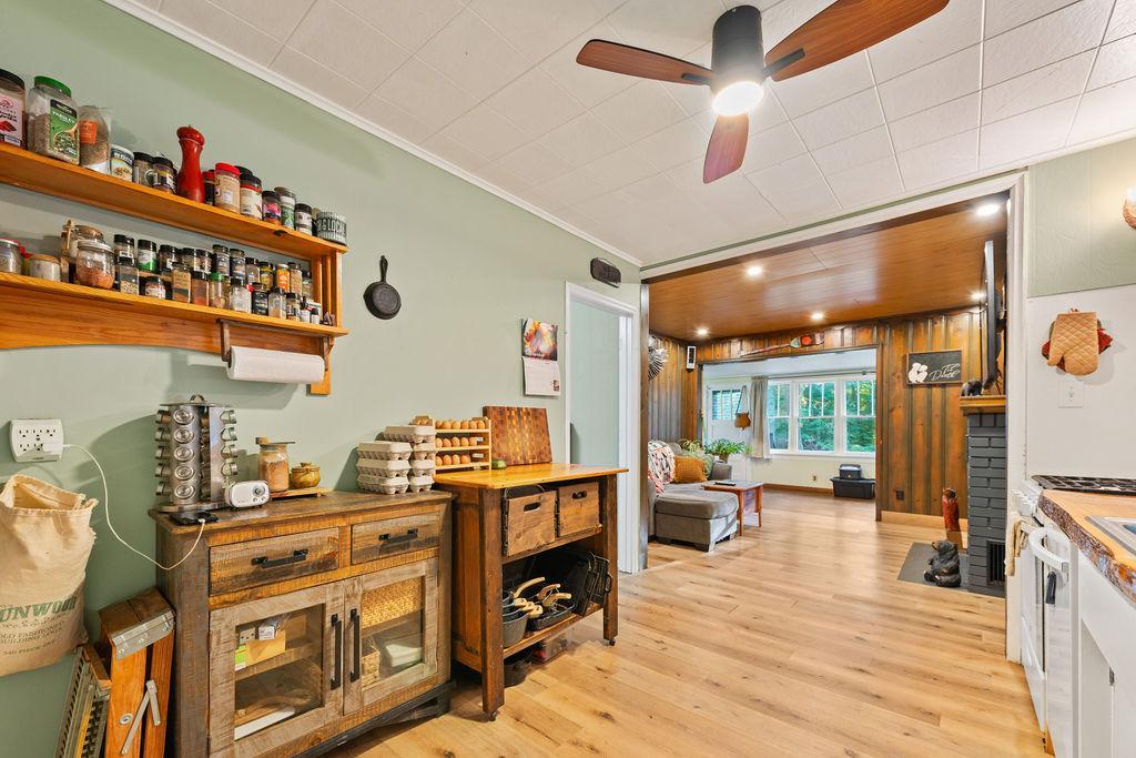 Charming cottage vibe.jpg