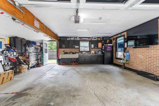 1921 N 10th Avenue N, Moorhead, MN 56560