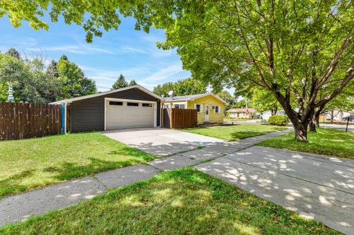 1921 N 10th Avenue N, Moorhead, MN 56560