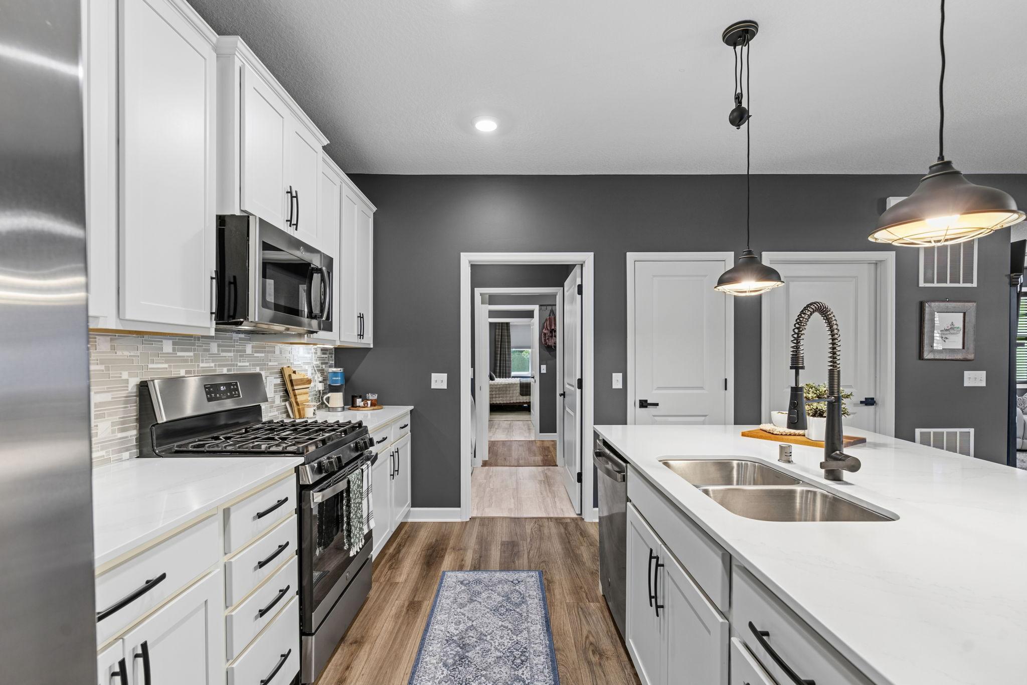 29-web-or-mls-6525 132nd Ln-28.jpg