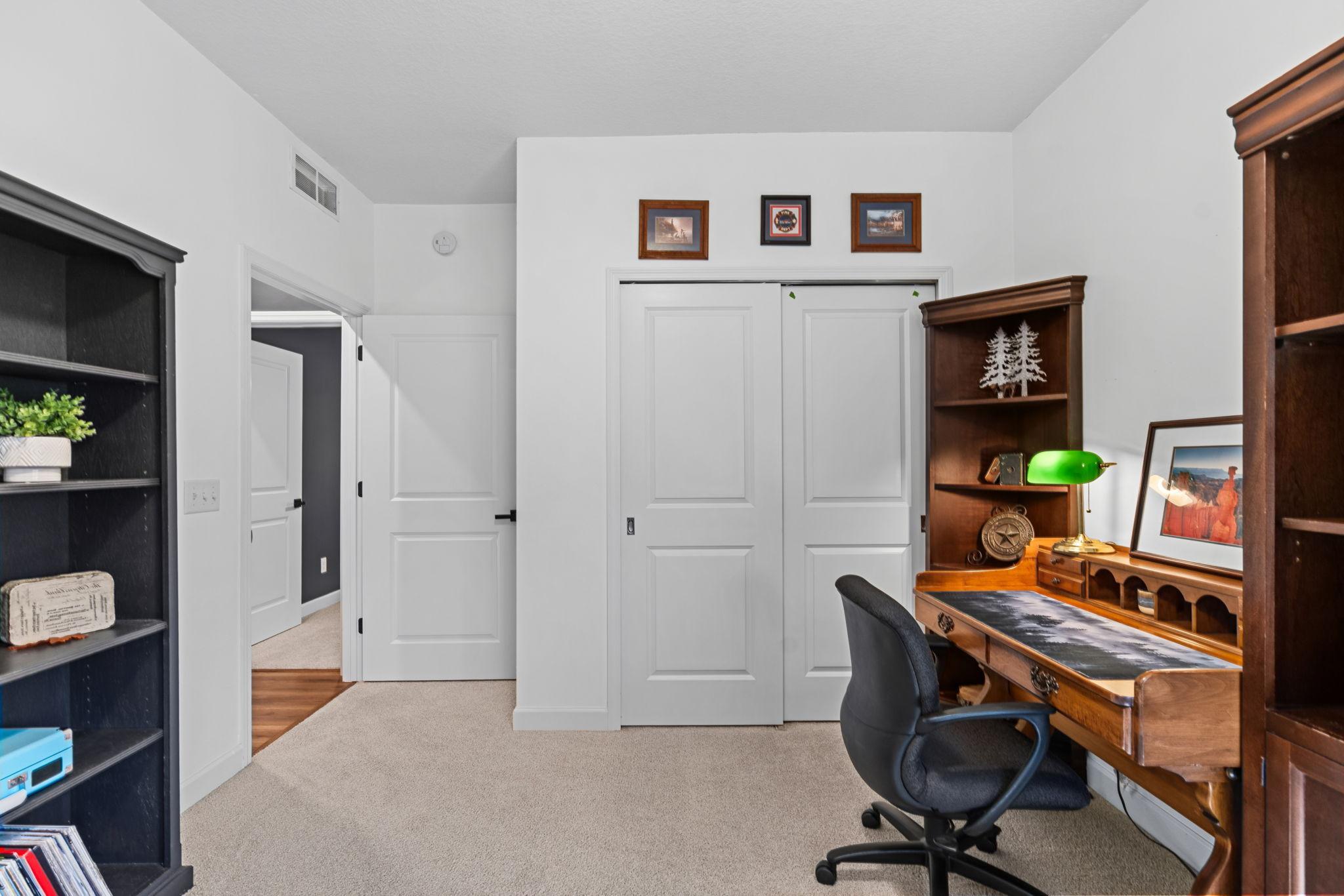 43-web-or-mls-6525 132nd Ln-42.jpg