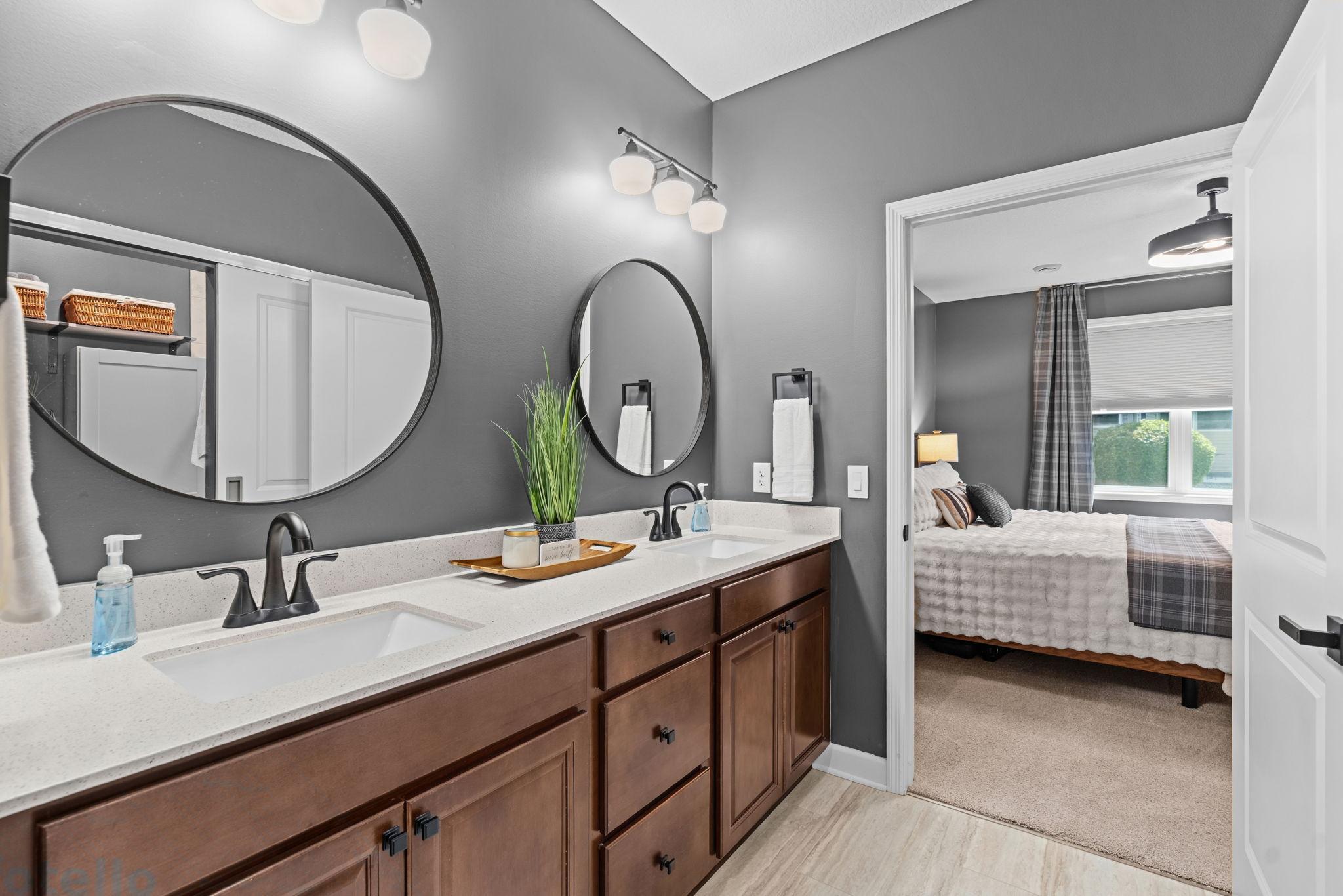 34-web-or-mls-6525 132nd Ln-33.jpg