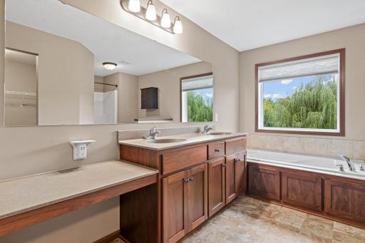 Full bath with separate shower in Ensuite