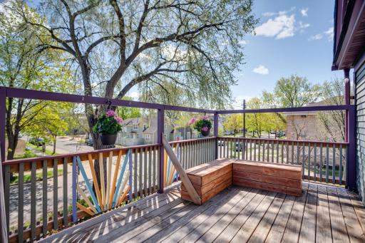 Beautiful second story deck