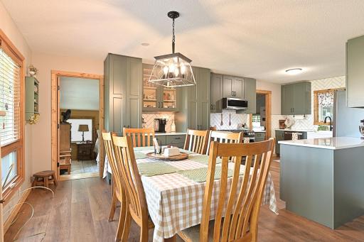 DINING ROOM.jpg