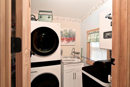 LAUNDRY ROOM OFF KITCHEN.jpg