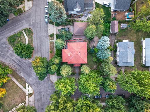 Expansive corner / private lot in the heart of the City