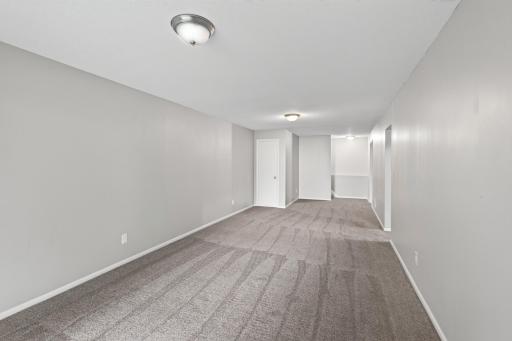 17_9091_207th17_mls.jpg