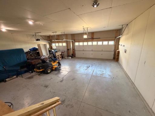 35. Garage.jpeg