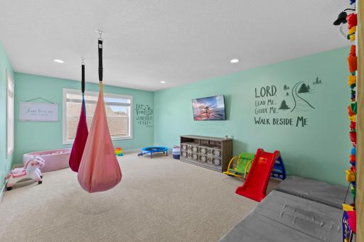10166 Shadyview Lane N, Maple Grove, MN 55311
