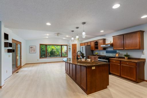 8818 Belvedere Drive, Eden Prairie, MN 55347