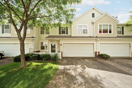 Welcome to your new home located at 966 Princeton Ave in a fantastic Shakopee location.