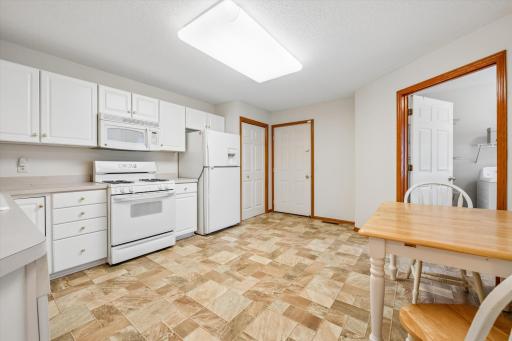 13048 Falcons Way, Savage, MN 55378