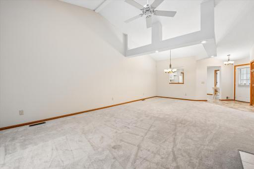 13048 Falcons Way, Savage, MN 55378
