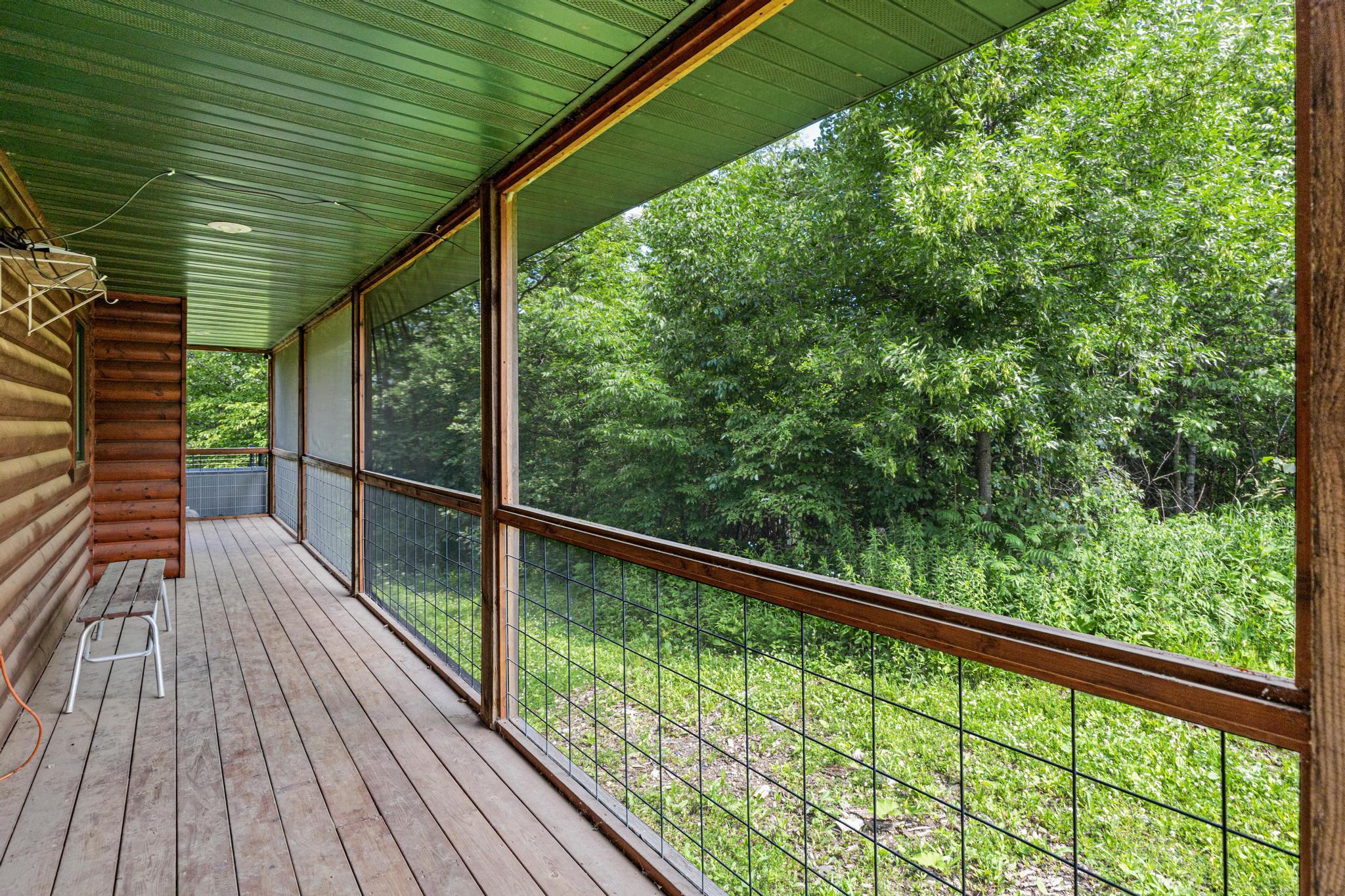 Sit out an enjoy the night without getting biting!! Fully enclosed porch.