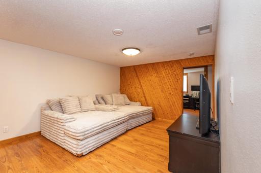 906 10th Street S, Benson, MN 56215
