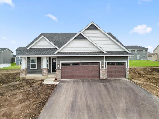Welcome to 1910 Dogwood Ct! (All the following photos are of the actual home.)