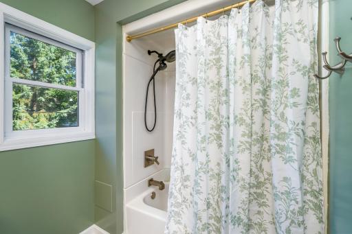 4125 W 6th Street, Duluth, MN 55807