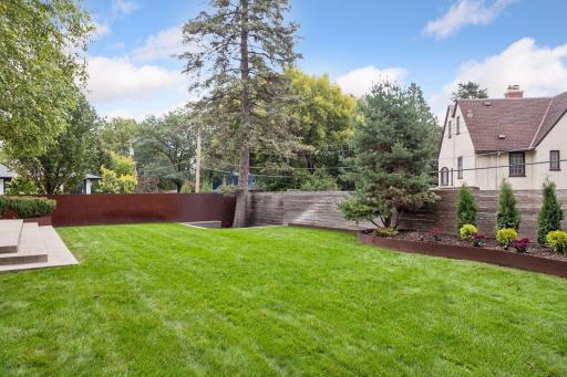 674 Montcalm Place, Saint Paul, MN 55116