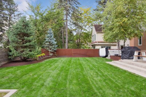 674 Montcalm Place, Saint Paul, MN 55116