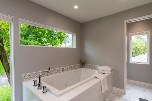 674 Montcalm Place, Saint Paul, MN 55116