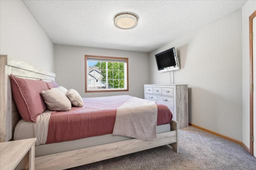 8994 92nd Street S, Cottage Grove, MN 55016