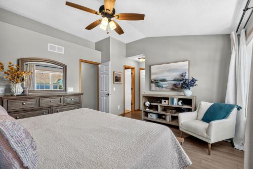 12-web-or-mls-4360 Empress Drive - Timothy Sheehan - Keller Williams - FRAMElogic.media 9.jpg