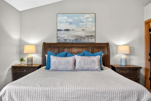 11-web-or-mls-4360 Empress Drive - Timothy Sheehan - Keller Williams - FRAMElogic.media 8.jpg