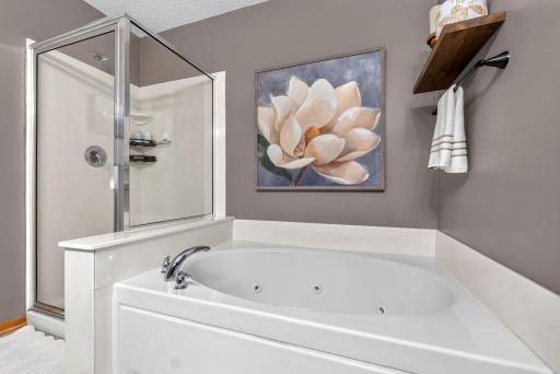 17-web-or-mls-4360 Empress Drive - Timothy Sheehan - Keller Williams - FRAMElogic.media 14.jpg