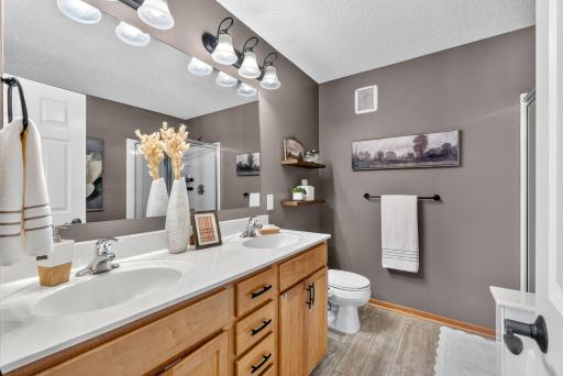 16-web-or-mls-4360 Empress Drive - Timothy Sheehan - Keller Williams - FRAMElogic.media 13.jpg
